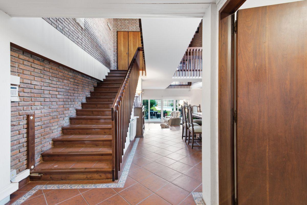 Foto de Venta Casa 6 Ambientes Premium. Gran Jardín, Pileta y Quincho, imagen 3