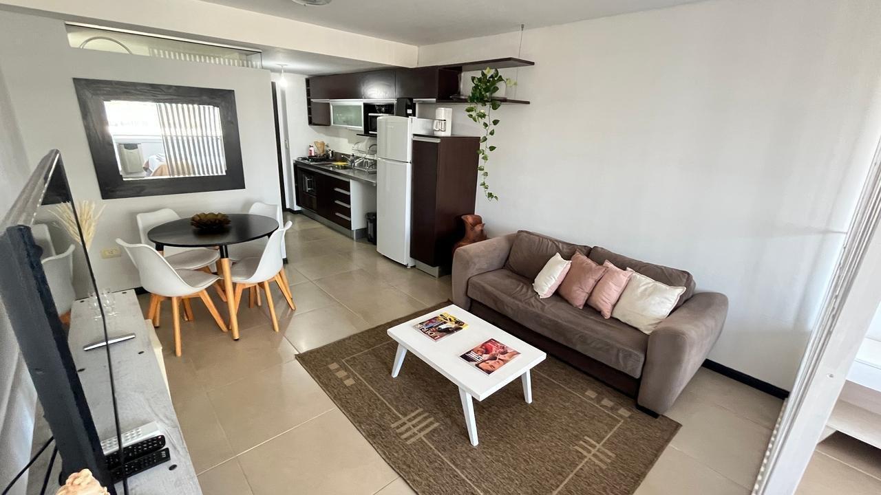 Departamento Monoambiente de calidad en alquiler temporario. Pellegrini al 300.