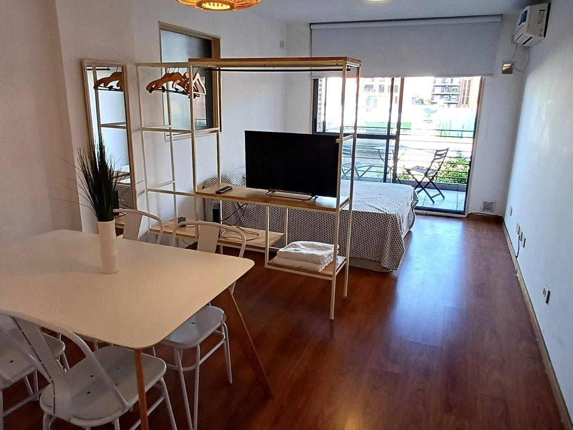 Departamento MONOAMBIENTE en alquiler temporario. Barrio Abasto, Centro de Rosario.