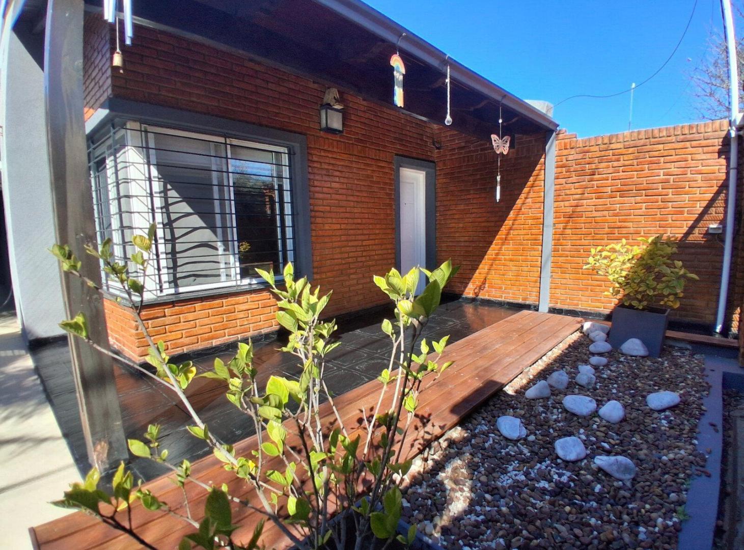Foto de Amplia casa de 3 dormitorios a la venta en Ibarlucea., imagen 1