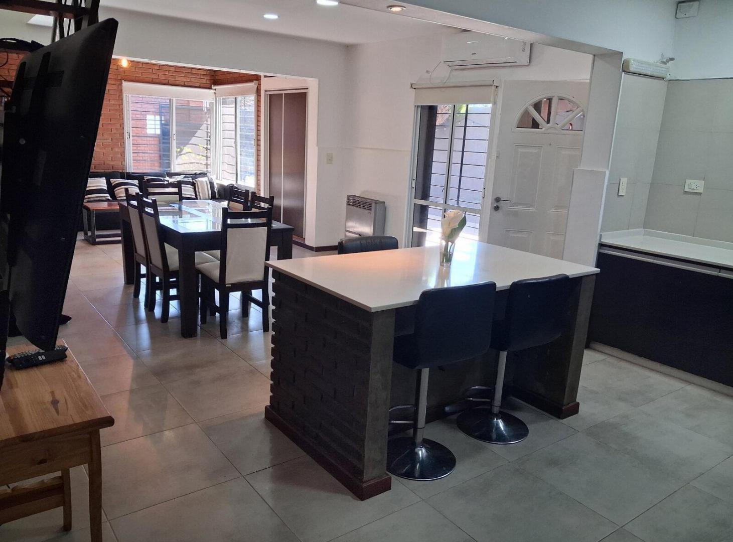 Foto de Amplia casa de 3 dormitorios a la venta en Ibarlucea., imagen 5