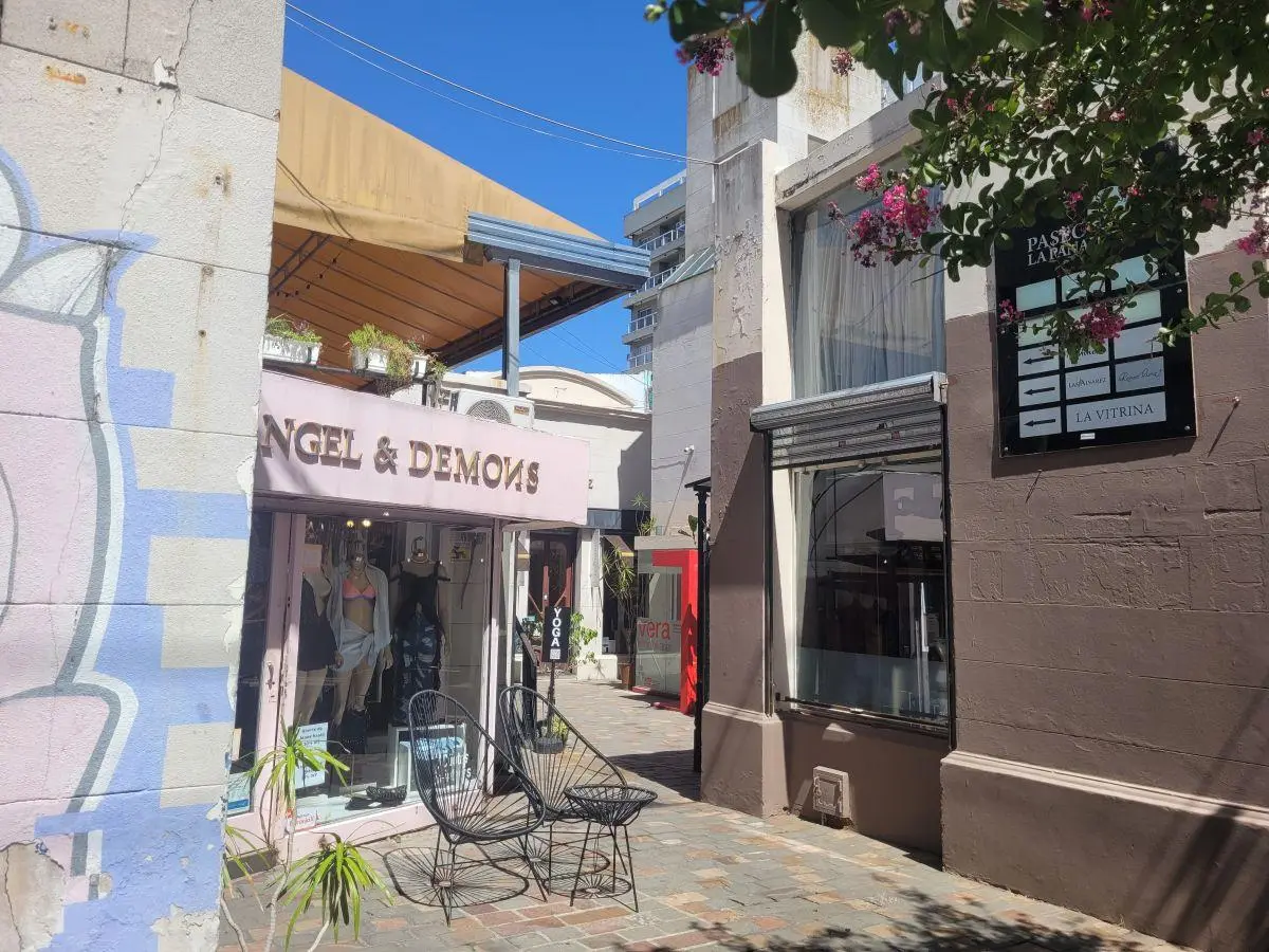 Local comercial de 12 m² en alquiler en La Plata 4