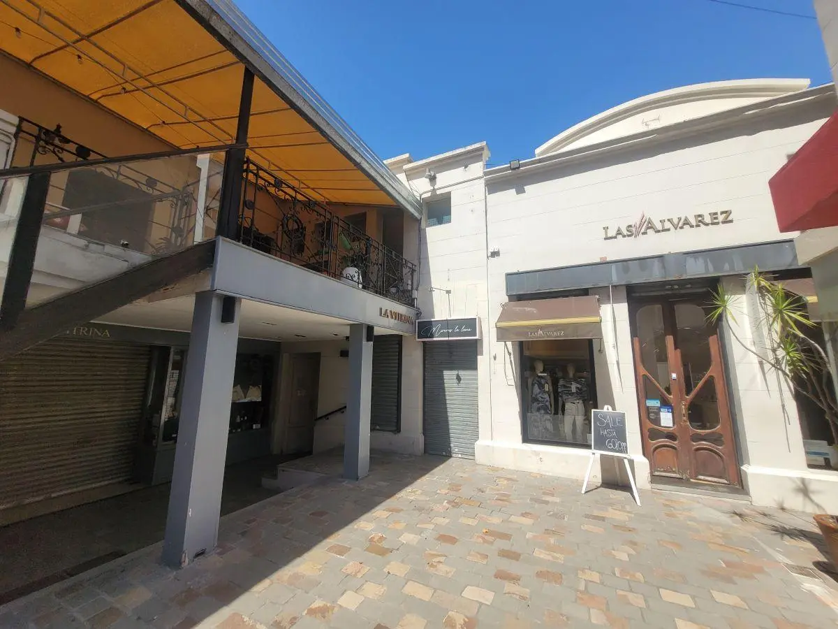 Local comercial de 12 m² en alquiler en La Plata 1