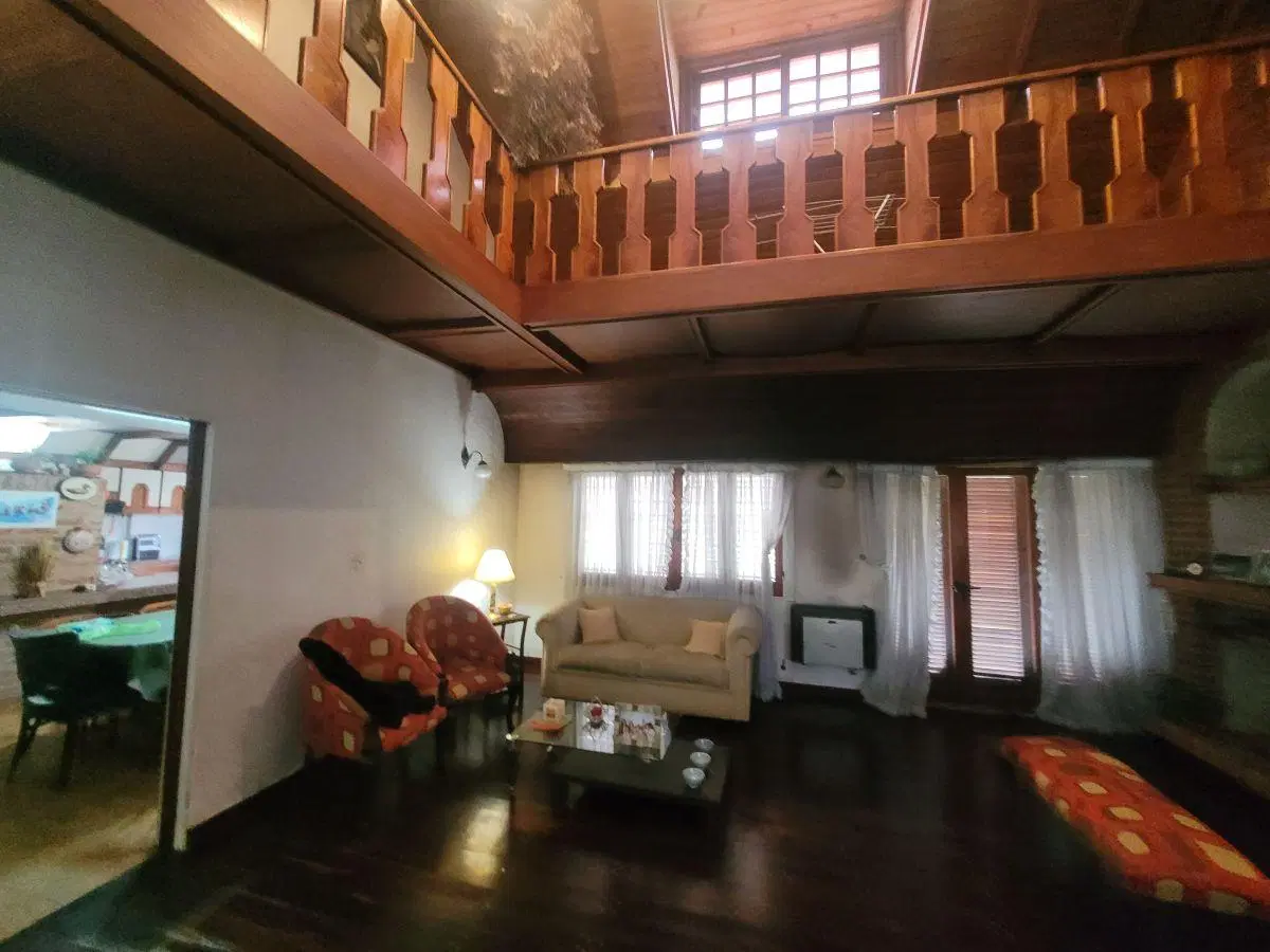 Casa de 400 m² con 5 dormitorios en venta en Tolosa 3
