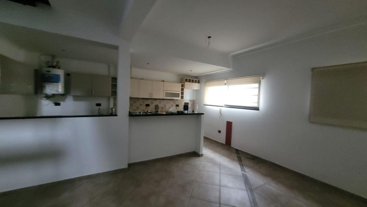 Foto de Departamento de 60 m² con 2 dormitorios en alquiler en La Plata, imagen 2