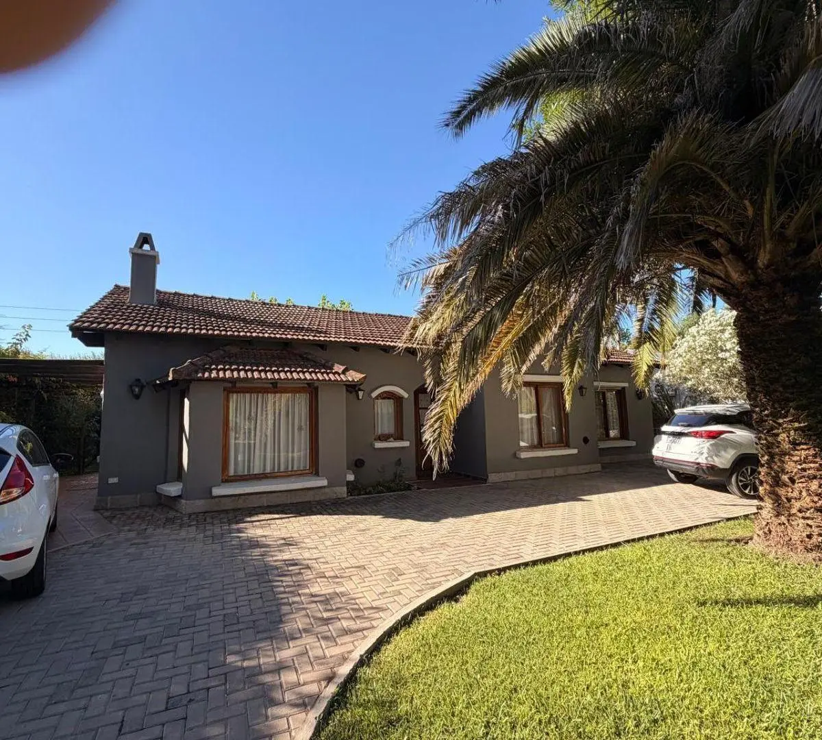 Venta hermosa Casa con 655 m² de terreno y 3 dormitorios en Bermudas Country Club 5
