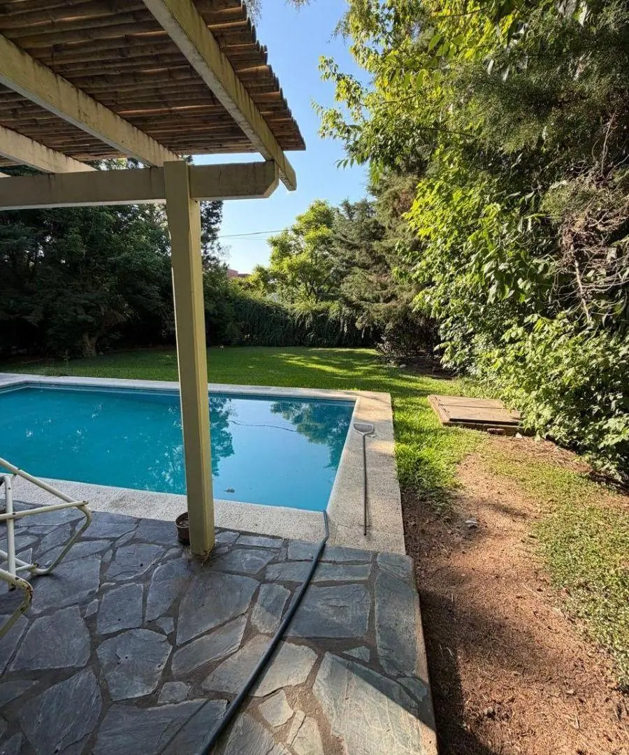 Venta hermosa casa con pileta parrilla y jardín en barrio Pilar del lago 3