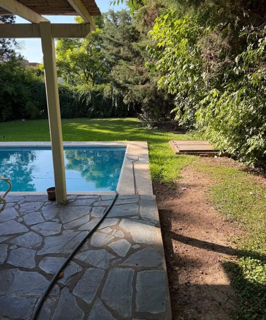 Venta hermosa casa con pileta parrilla y jardín en barrio Pilar del lago 1