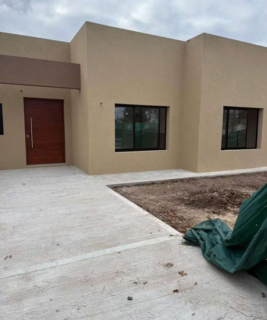 CASA EN VENTA A ESTRENAR BARRIO LOS ALCANFORES 4