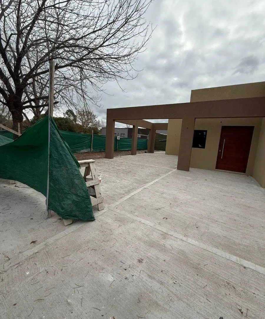 CASA EN VENTA A ESTRENAR BARRIO LOS ALCANFORES 1
