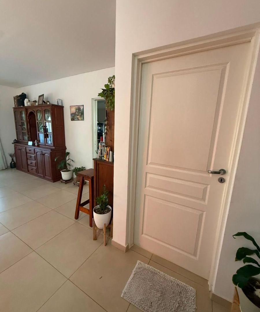 Foto de Venta hermosa casa desarrollada en 2 plantas en San Sebastián área 13, imagen 1