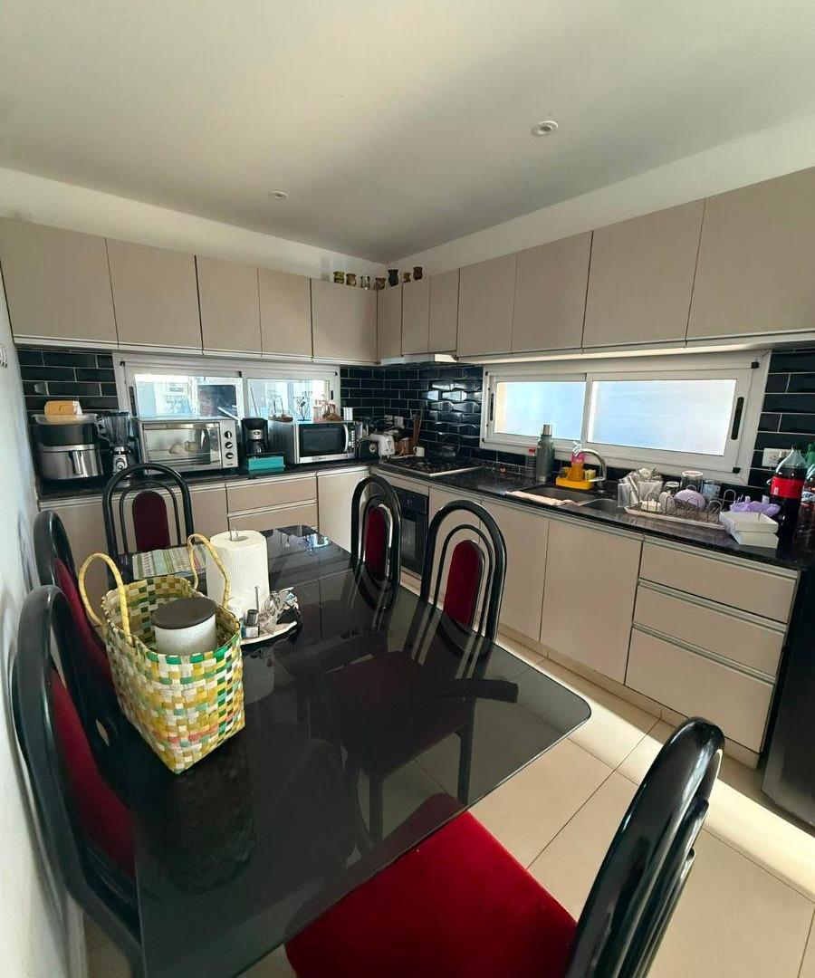 Foto de Venta hermosa casa desarrollada en 2 plantas en San Sebastián área 13, imagen 2