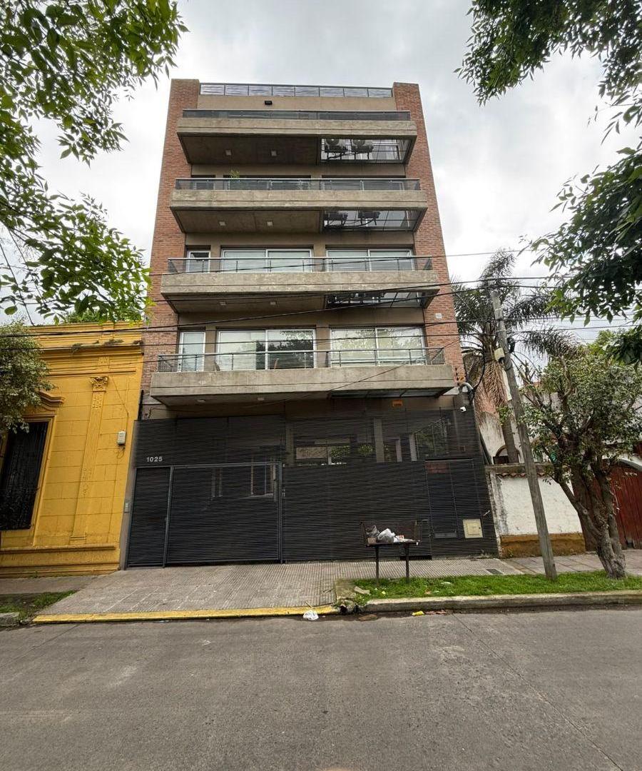 Foto de Venta hermoso departamento 3 ambientes en Tigre con cochera y balcón al, imagen 1