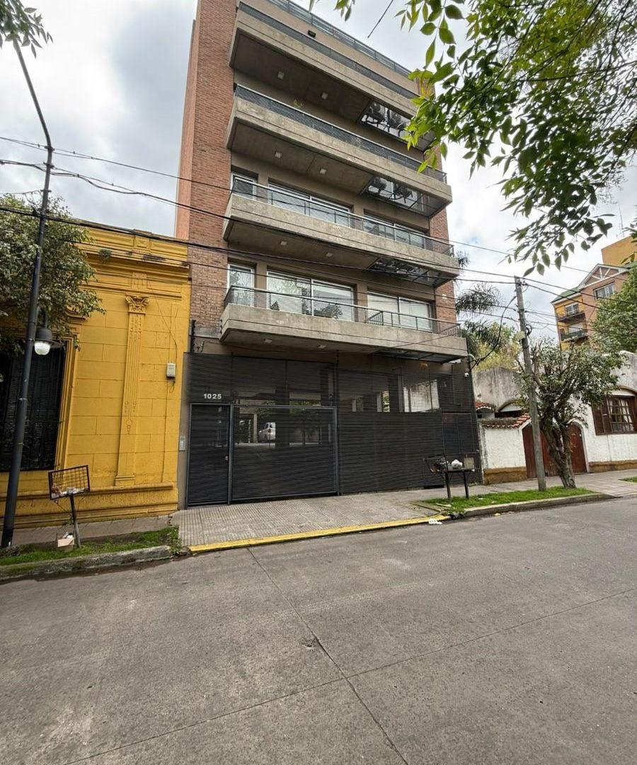Foto de Venta hermoso departamento 3 ambientes en Tigre con cochera y balcón al, imagen 2