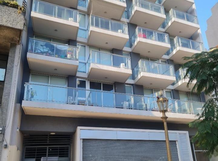 BERNARDO DE IRIGOYEN y AV.GARAY 33Mts.MONOAMB.DIVIDIDO AMOBLADO 2