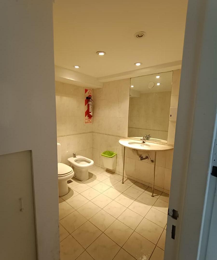 Foto de Impecable alquiler oficina dúplex vista al dique, imagen 1