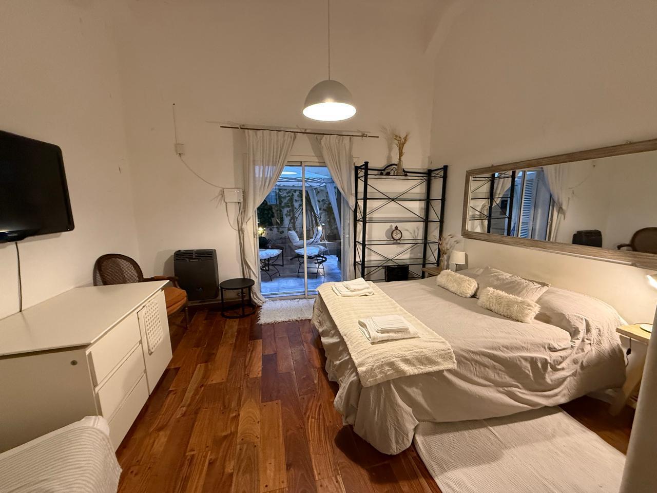 Foto de AYACUCHO y JUNCAL 75Mts2 2 AMB./DEPEND./PATIO -RECOLETA, imagen 4