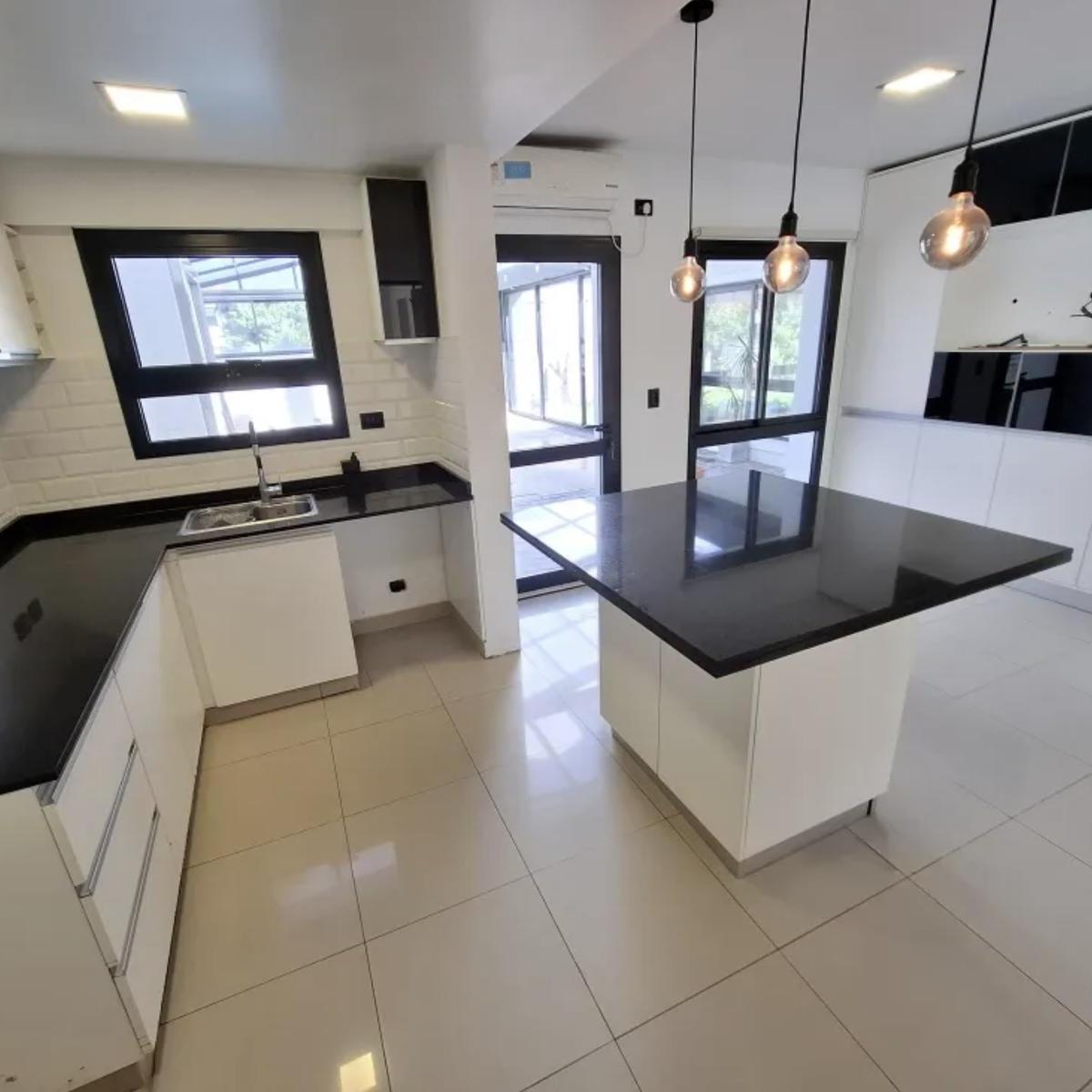 Casa en Venta en Country San Miguel de Guiso 2