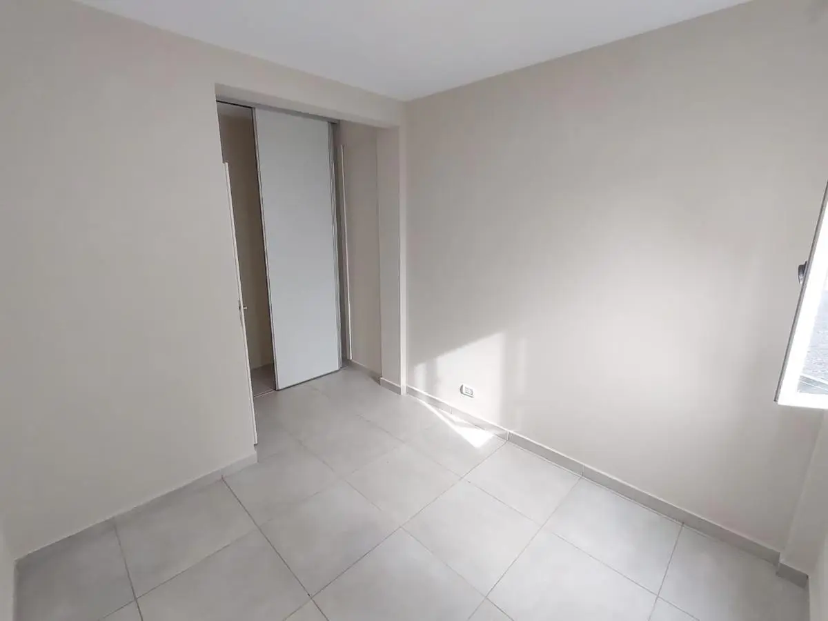 Alquilo departamento 3 ambientes en Grand Bourg 5