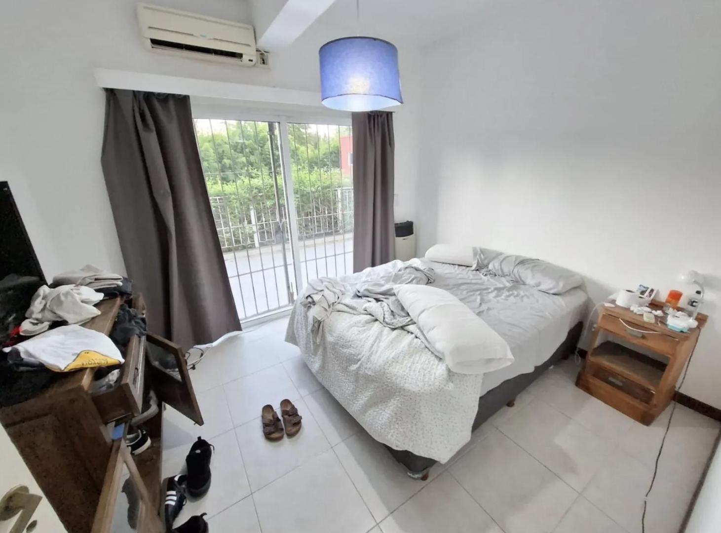 Casa en venta en Bella Vista en Barrio con Porton