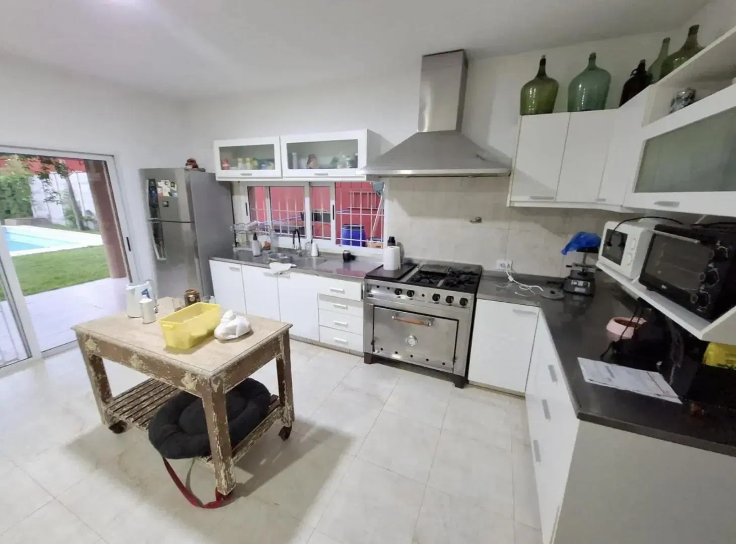 Casa en venta en Bella Vista en Barrio con Porton 3