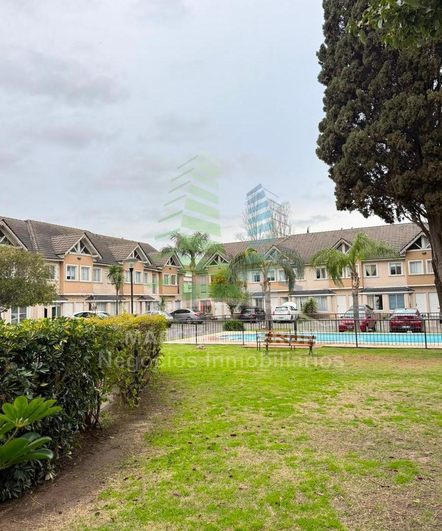Foto de Triplex en venta en Muñiz con patio, imagen 1