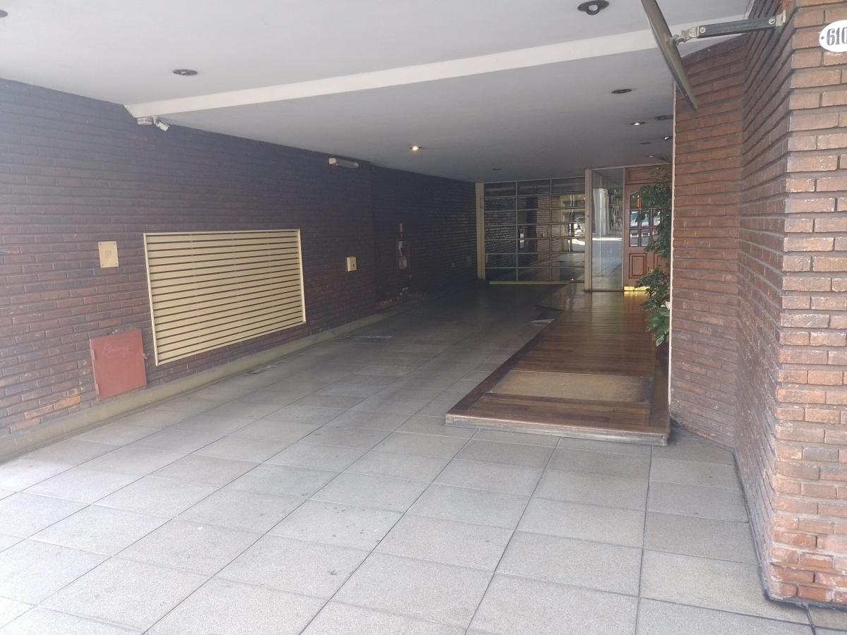 Venta Departamento de 4 Ambientes con Balcón y Cochera Fija y Cubierta 5