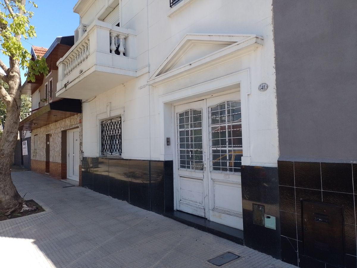 Venta de PH PB al frente 3 ambientes con patio sin expensas y Apto crédito en Mataderos