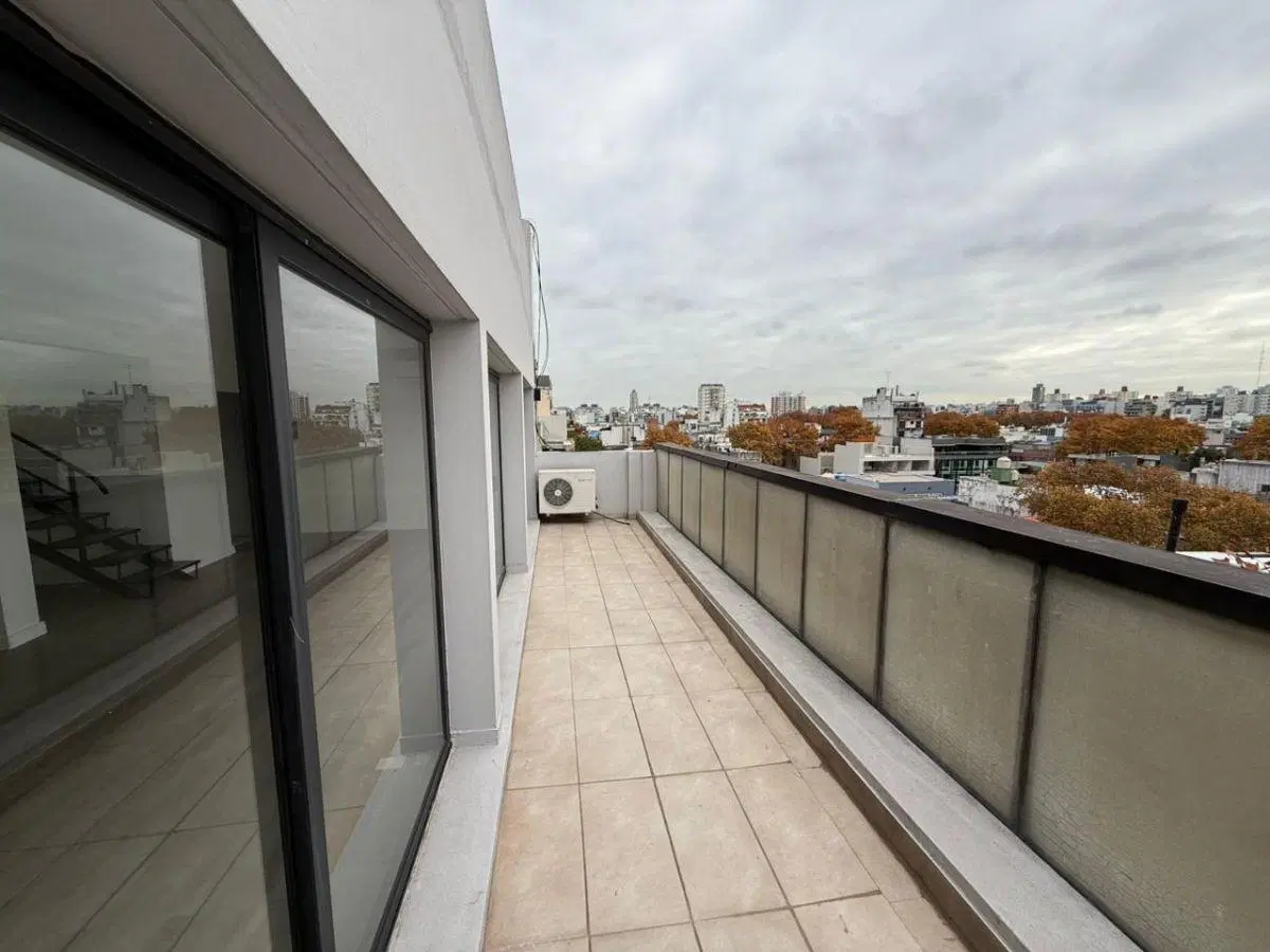Departamento de 94m² totales con balcón y terraza, último piso en venta en Palermo Hollywood 1