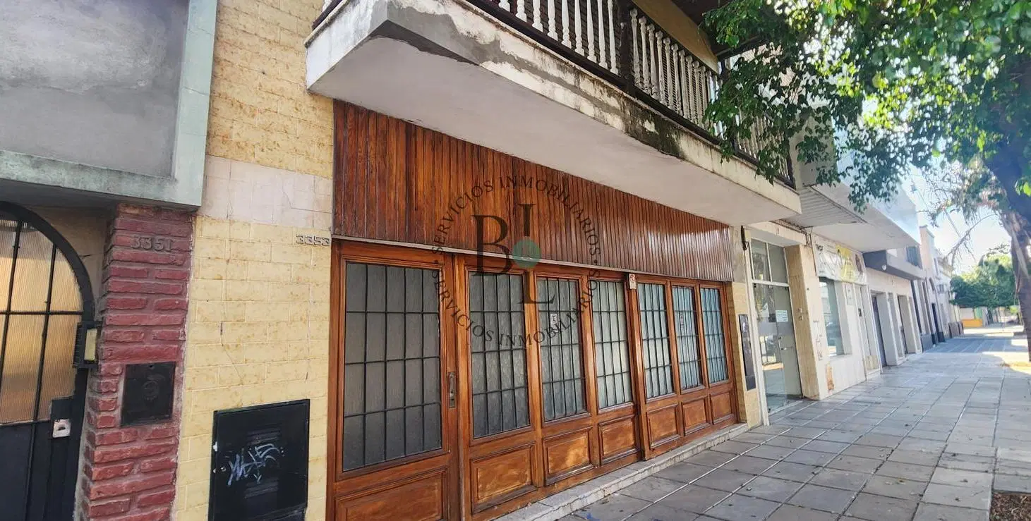 CASA DE 2 PLANTAS CON MUY BUEN TERRENO EN BARRIO CONSTITUYENTES 2