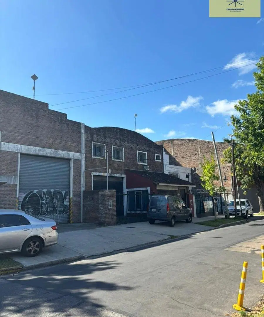 VENTA Galpón de 10 x 30 con entre piso en San Fernando 5