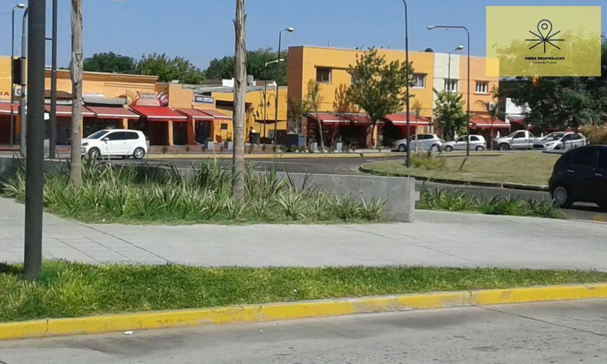Alquiler TOP de Galpón 160 m2 mas Estacionamiento en Carupa 2