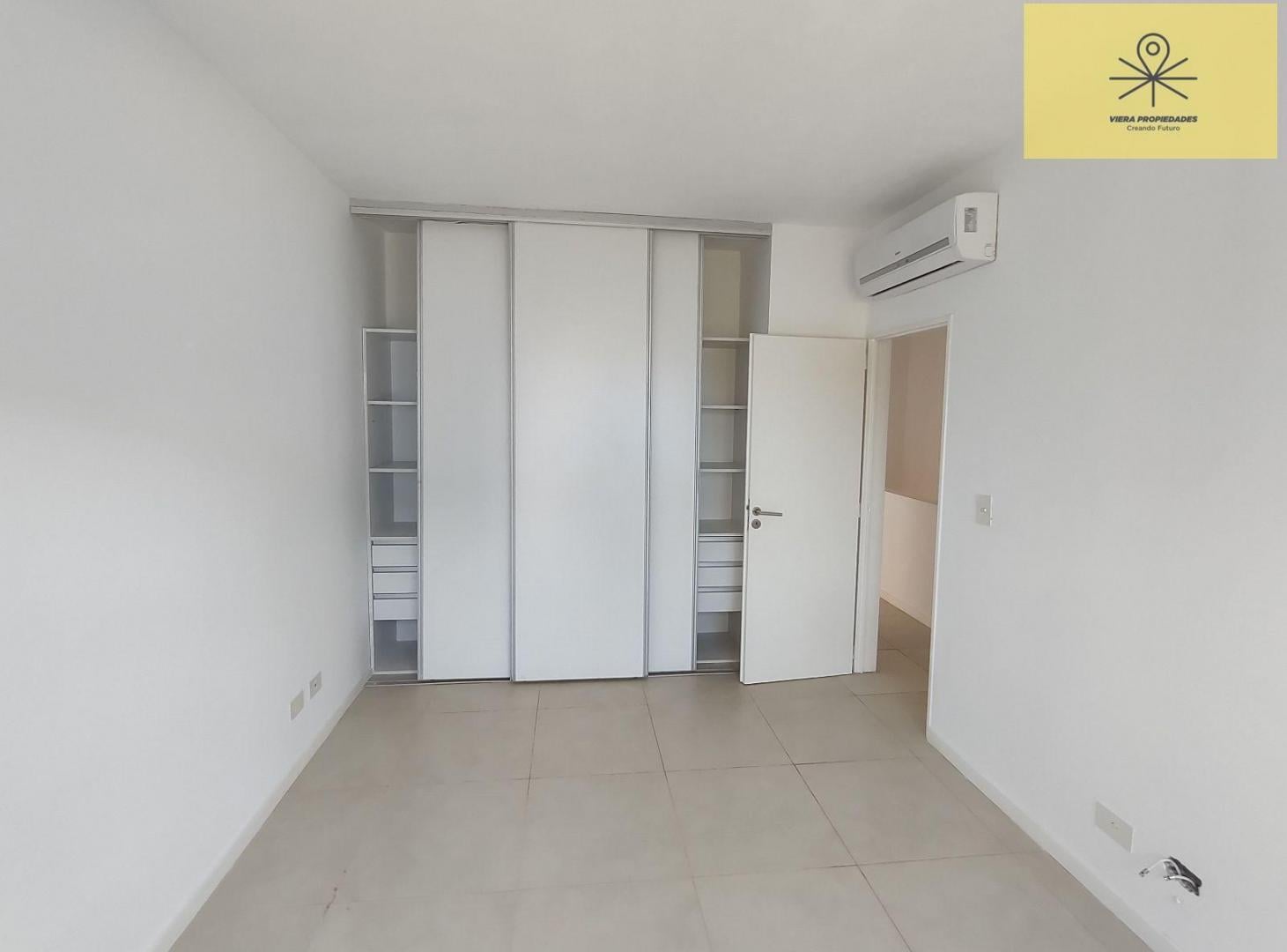 Foto de ALQUILER Duplex 3 amb en suite jardín pileta cocheras Jardines de, imagen 3