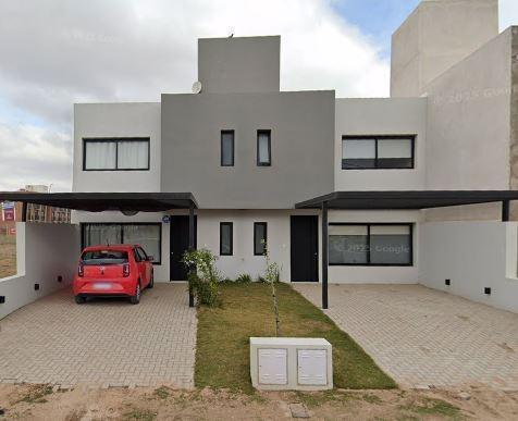 Duplex en Colinas de Manantiales