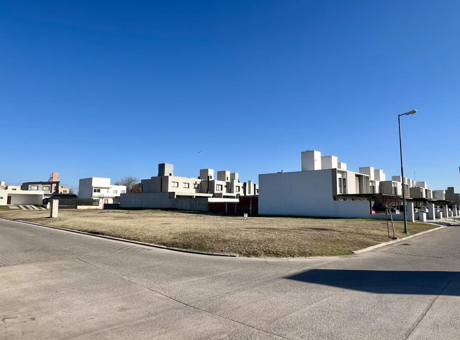 Foto de LOTE EN VENTA FONDO NORTE 360M2 - LA CALANDRIA, imagen 5
