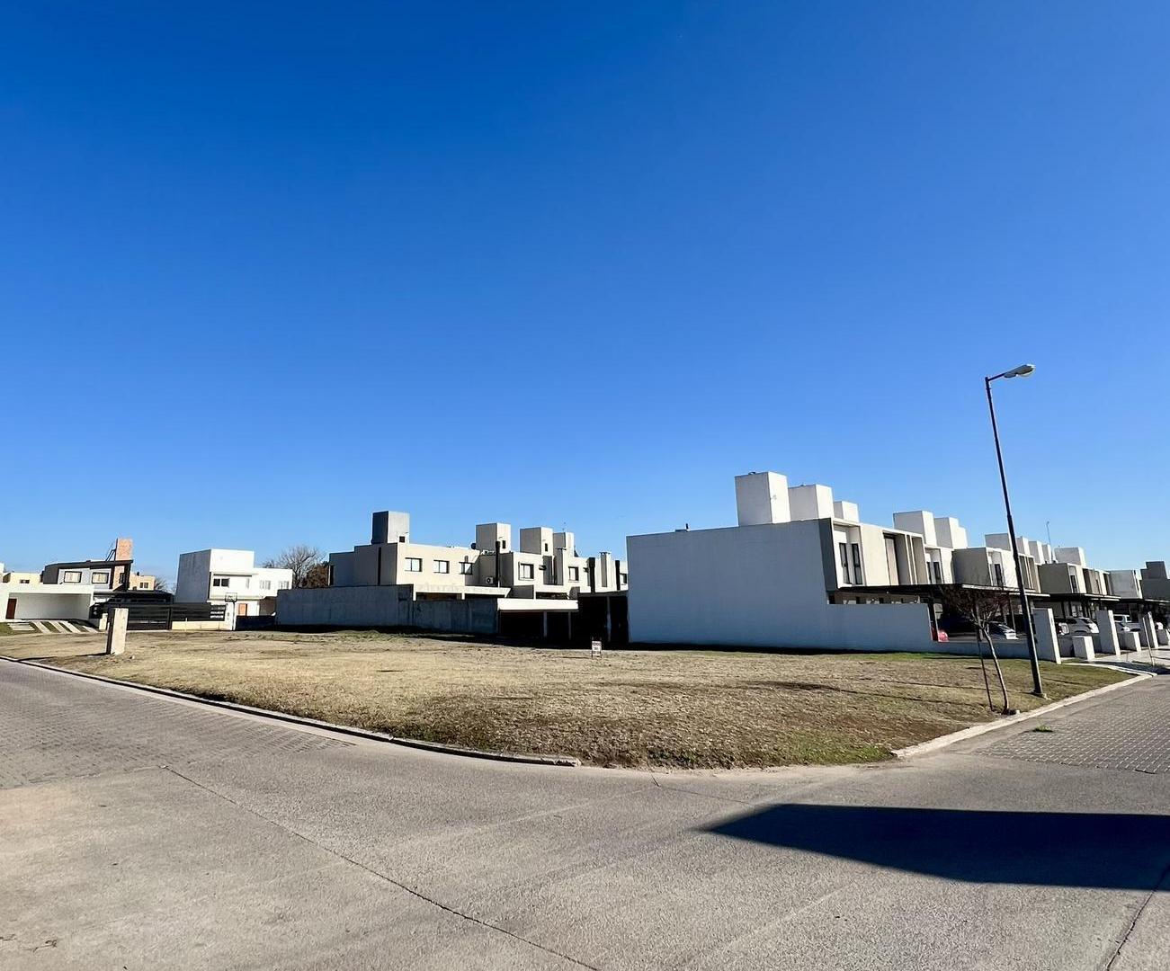 Foto de LOTE EN VENTA FONDO NORTE 360M2 - LA CALANDRIA, imagen 1