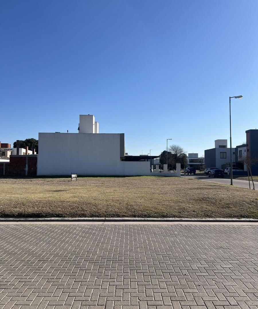 Foto de LOTE EN VENTA FONDO NORTE 360M2 - LA CALANDRIA, imagen 3