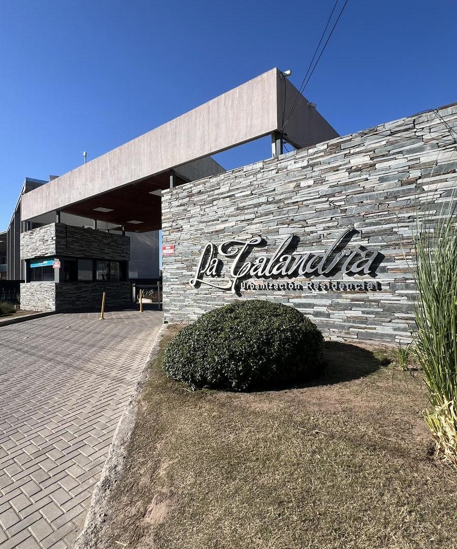 Foto de LOTE EN VENTA FONDO NORTE 360M2 - LA CALANDRIA, imagen 2
