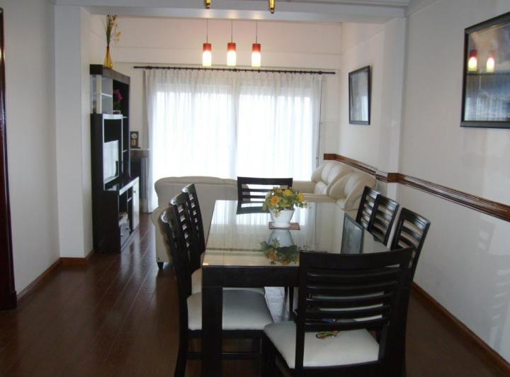 Alquiler por temporada. Gran departamento de 94 M2 con balcón saliente