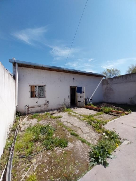 Oportunidad! Venta Galpón de 10 m X 28 m Cubiertos. + Patio + Vivienda 3 Ambientes a Terminar. 4