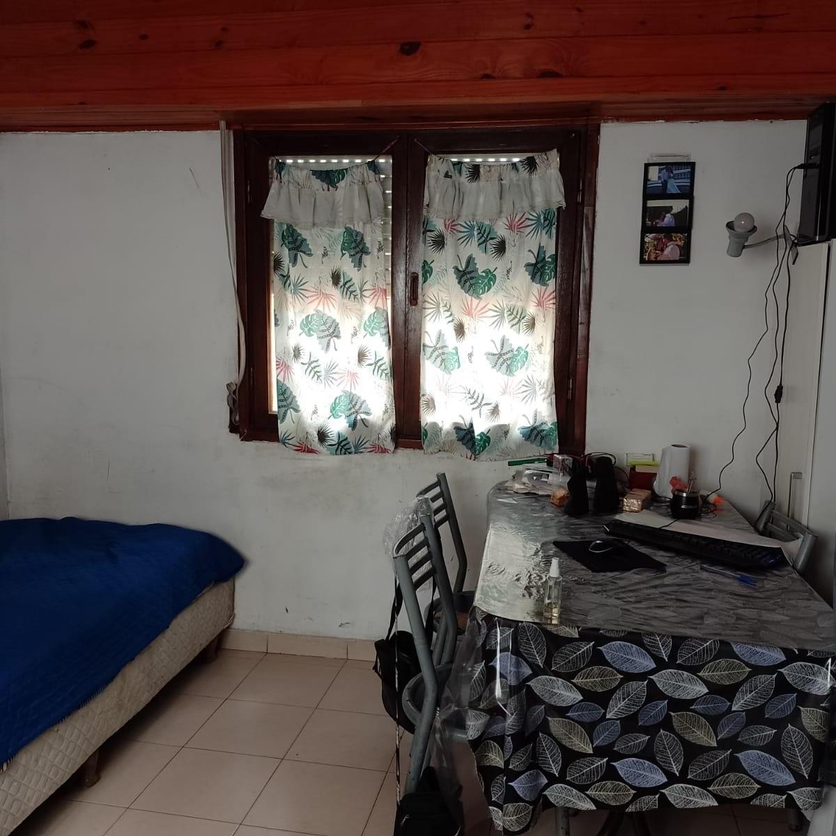 Venta Galpon con Casa de 3 Amb Atras 1