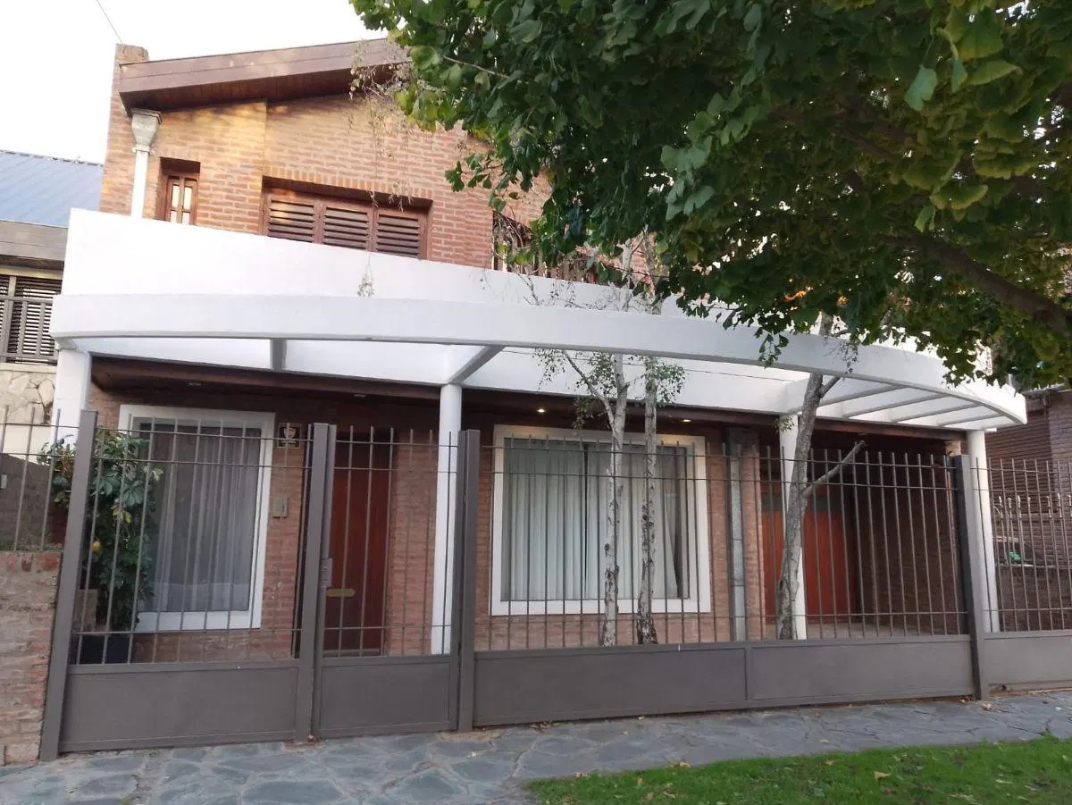 ALQUILER CHALET PARQUE LURO- CON PARQUE, PÍLETA Y GARAGE- 4