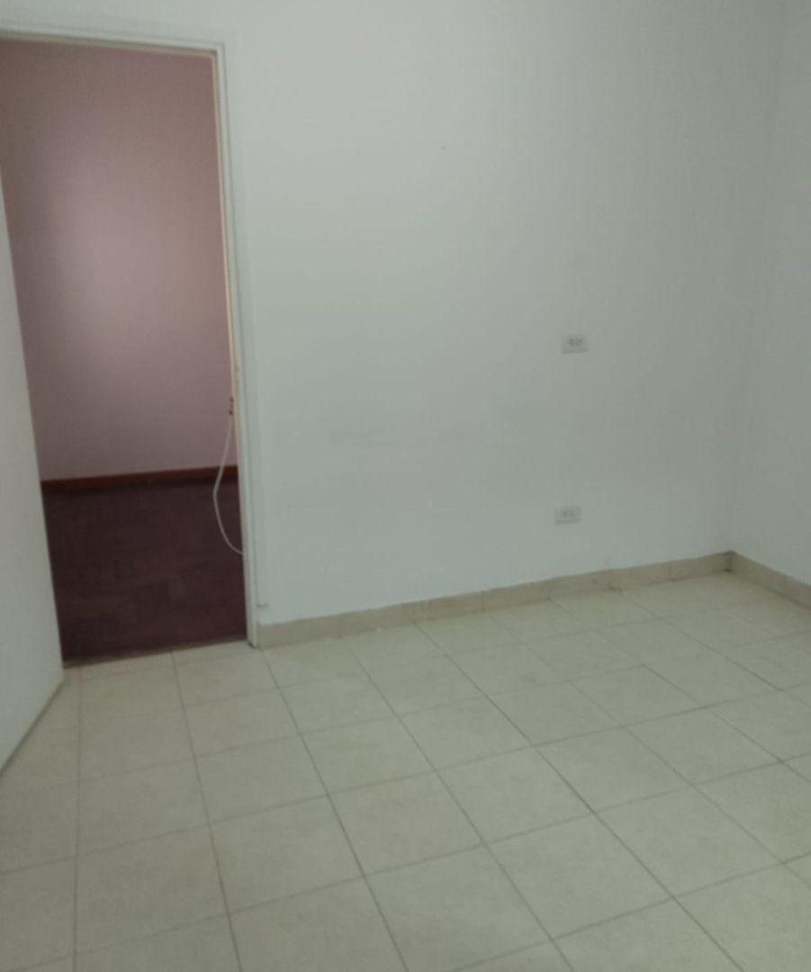 Foto de ALQUILER 2 AMBIENTES CHICOS- PZA MITRE- SIN EXPENSAS-, imagen 3