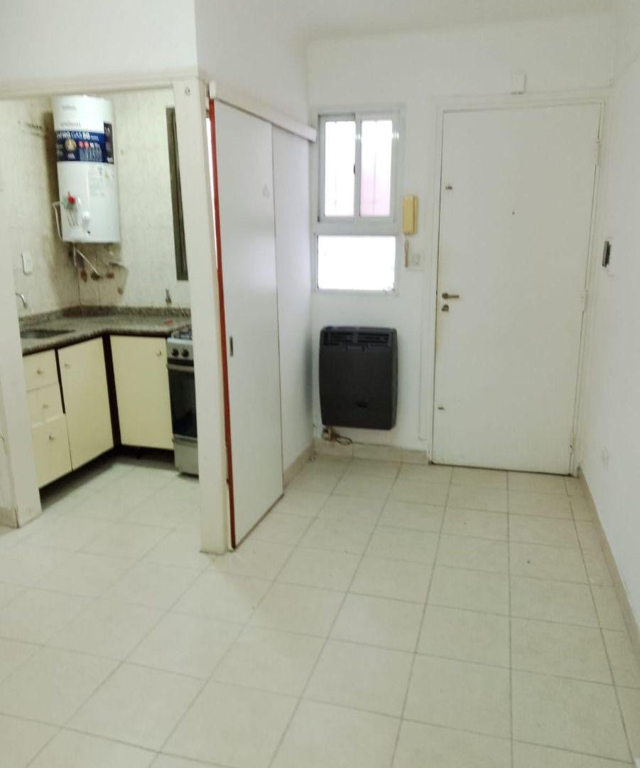 Foto de ALQUILER 2 AMBIENTES CHICOS- PZA MITRE- SIN EXPENSAS-, imagen 2
