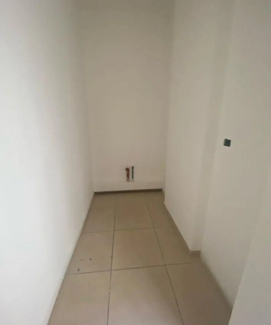ALQUILO LOCAL COMERCIAL MUY AMPLIO 8