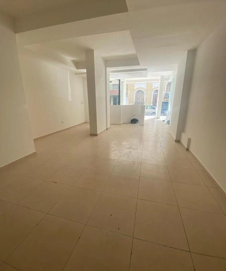 ALQUILO LOCAL COMERCIAL MUY AMPLIO 4