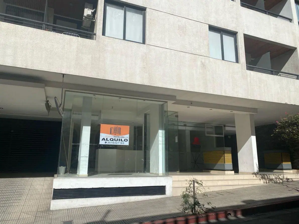 ALQUILO LOCAL COMERCIAL MUY AMPLIO 3