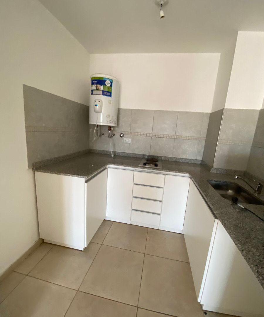 Foto de Alquilo Amplio Dpto - Edificio con Pileta y asador, imagen 5