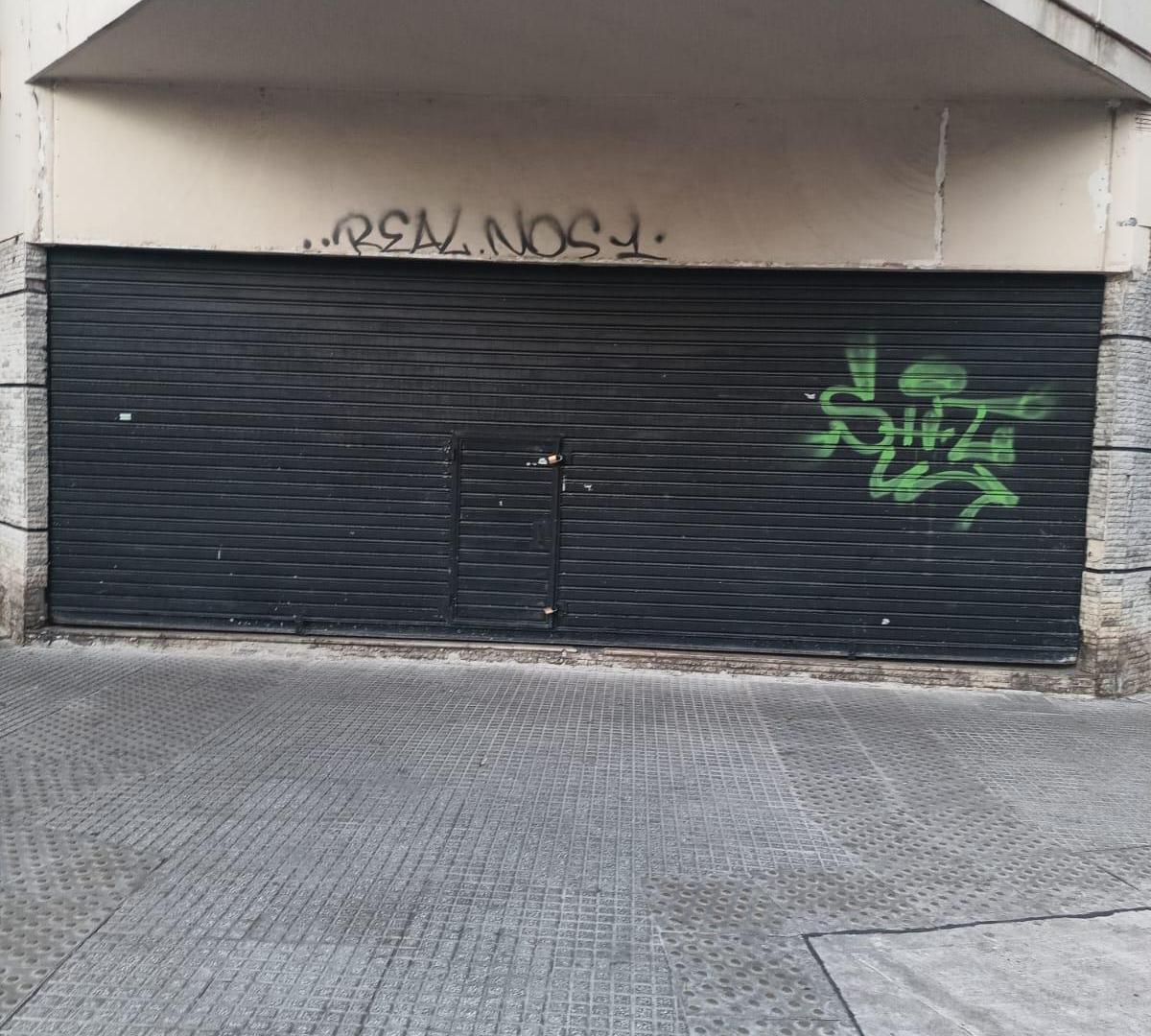 Foto de Local en esquina con doble vidriera, imagen 3