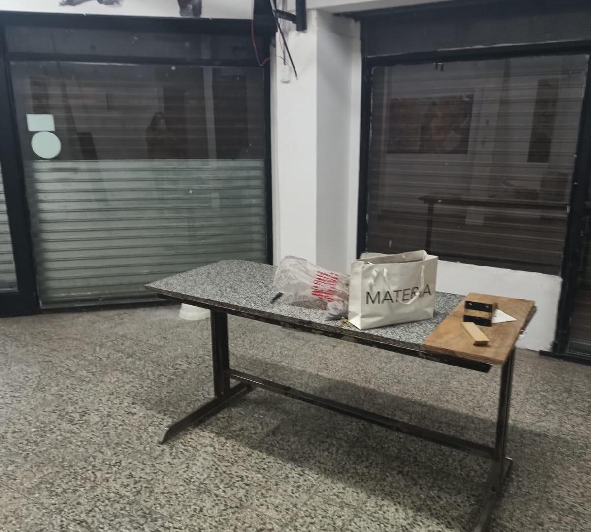 Foto de Local en esquina con doble vidriera, imagen 5